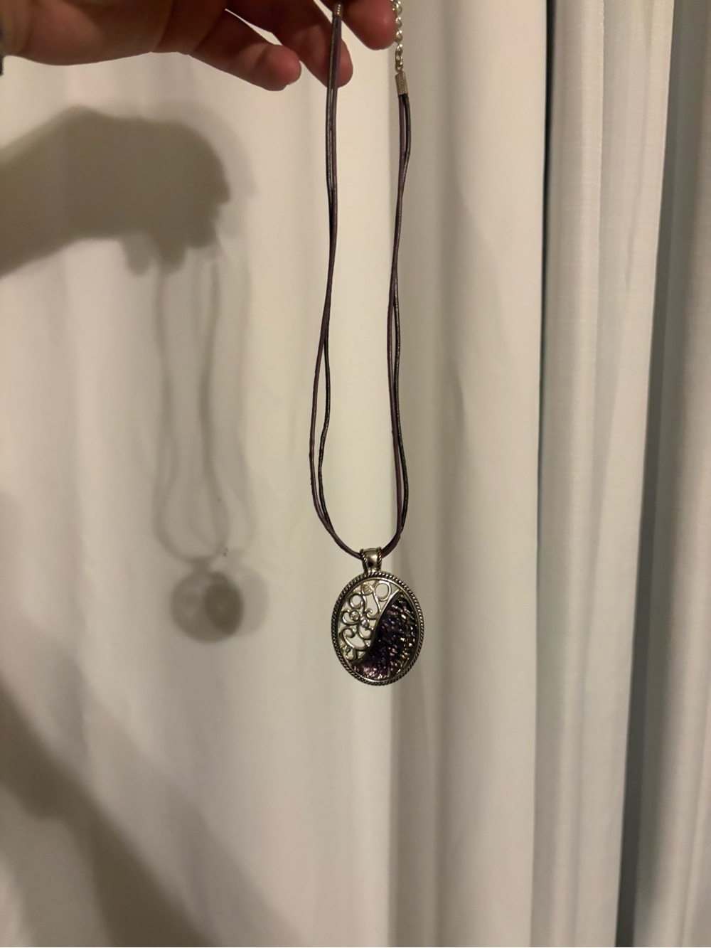 Vintage-Style Oval Pendant Necklace in Purple and Silver
